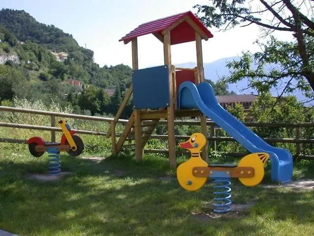 Dreizimmerwohnung Mit Seeblick Tignale