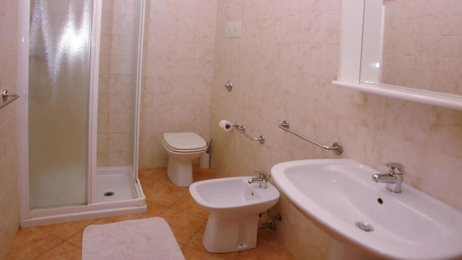 Dreizimmerwohnung Mit Seeblick Tignale